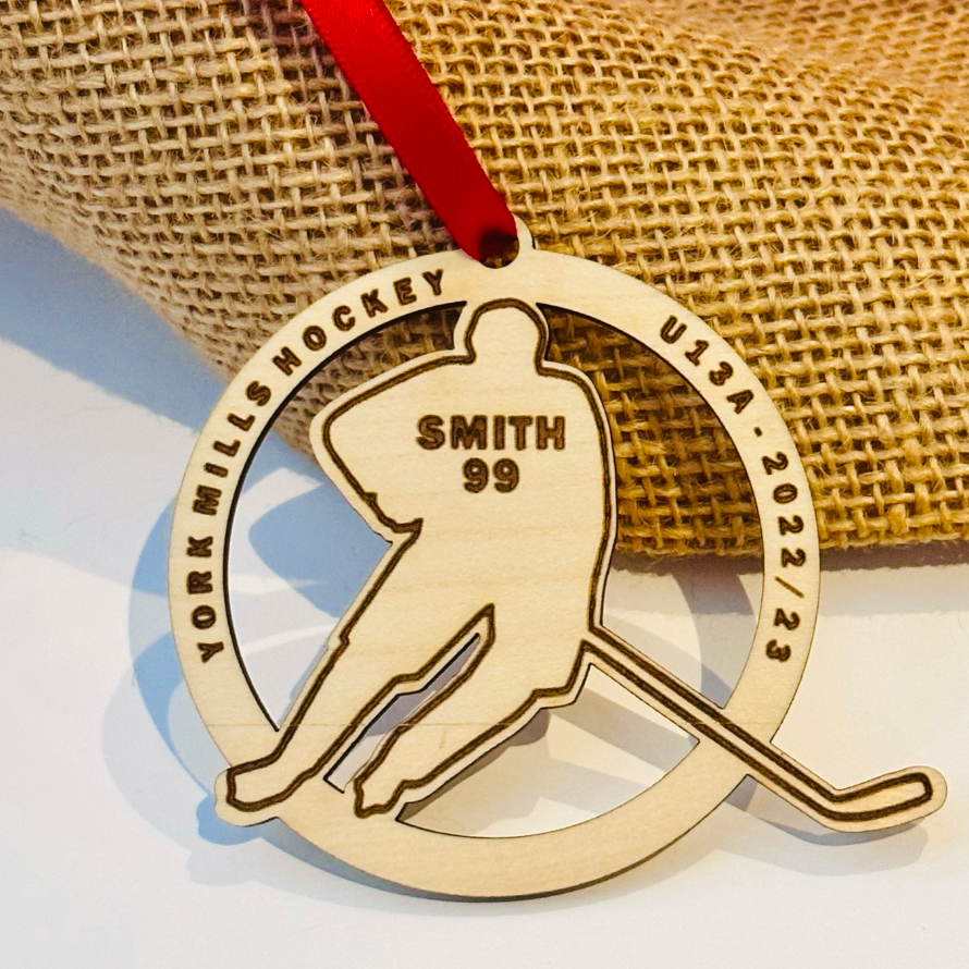 WOOD ORNAMENT OR GIFT TAG | HOCKEY PLAYER | MIN 15